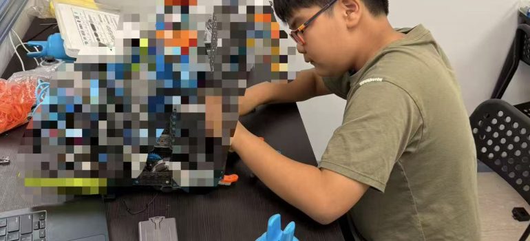 2025/2026 VEX IQ – BUILDING THE ROBOT!