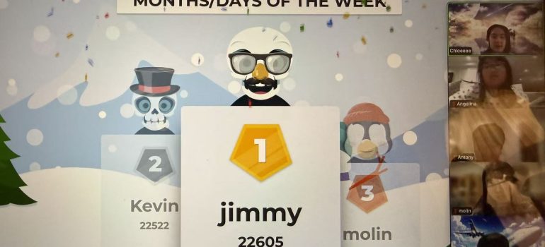 2025/12/06 French Reading Session #22                   – L’autobus magique en plein coeur